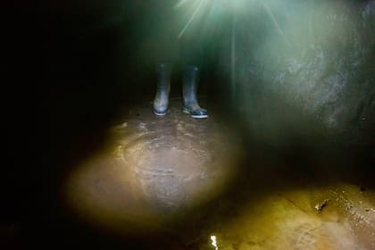 Los túneles tienen restos de agua y mucha humedad.