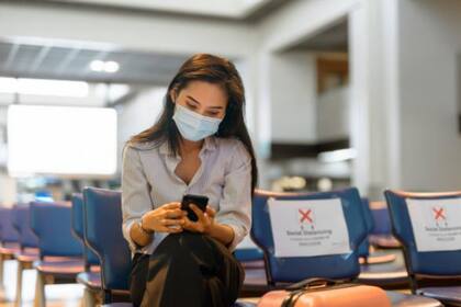 Los turistas deben pagar un depósito para gastos relacionados con el nuevo coronavirus