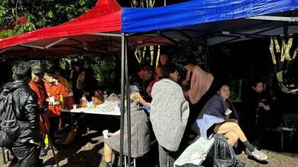 Los turistas fueron rescatados en dos grupos; el operativo demandó 12 horas