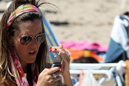Los turistas no dejan el celular durante sus vacaciones