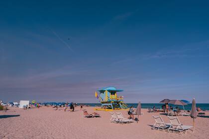 Los turistas perciben que hay menos personas en las playas debido a la ola de calor