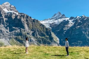 Por qué un pintoresco pueblo suizo está en peligro tras aparecer en una exitosa serie de Netflix