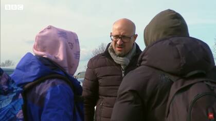 Los ucranianos que vuelven a su país para luchar contra la invasión rusa (Captura de video)