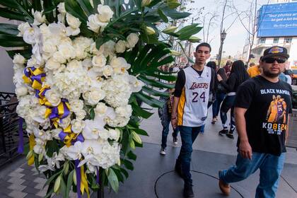 Los últimos homenajes a Kobe Bryant llenaron las calles de Los Angeles.