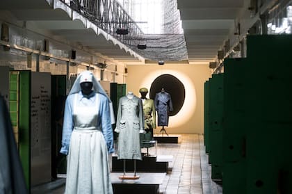 Los uniformes de los distintos cargos del presidio forman parte del museo de Lukiskes
