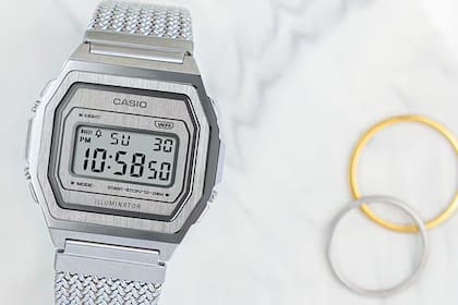 Los usuarios coinciden en que el tamaño y la malla metálica del reloj resultan prácticos