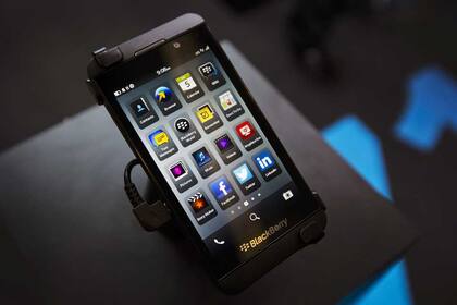 Los usuarios del BlackBerry Z10 ya disponen de la aplicación oficial de WhatsApp, anunciada durante el lanzamiento del teléfono de la compañía canadiense en enero de 2012