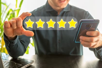 Los usuarios tienden a dejar más reseñas negativas que positivas