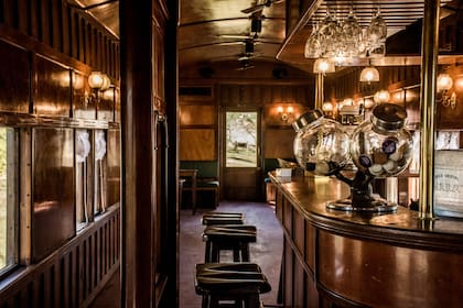 El bar del vagón comedor .