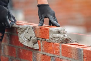 Cuánto cobran los albañiles y obreros de la construcción en marzo