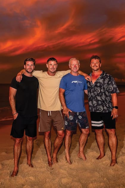 Los varones Hemsworth al completo: Liam, Chris, papá Craig y Luke