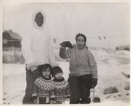 Los vecinos de Qaqortoq rápidamente se acostumbraron a ver a Tété-Michel en el pueblo.