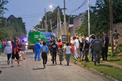 Los vecinos se enfrentaron a piedrazos contra la policía