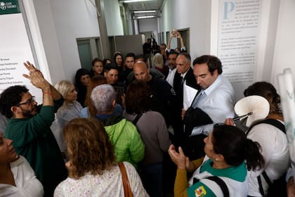 Los vecinos se quejaron en el inicio de la sesión porque solo podían ingresar aquellos autorizados