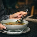 Cómo preparar una “sopa depurativa” para comer en enero