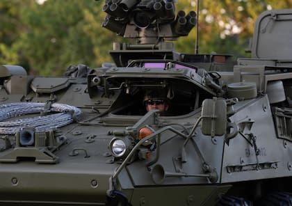 Los vehículos blindados tienen ocho ruedas