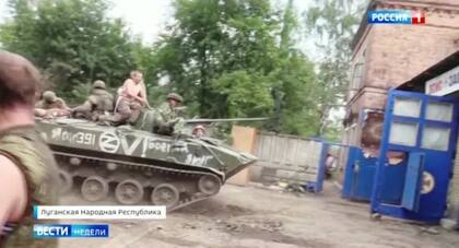 Los vehículos de combate BMD han quedado embadurnados con pintura