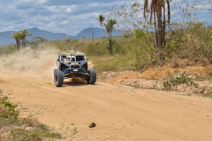 Los vehículos todoterrenos, entre ellos el side by side, conocidos también como UTV deberán ser conducidos con licencia de conducir en el estado de Arizona