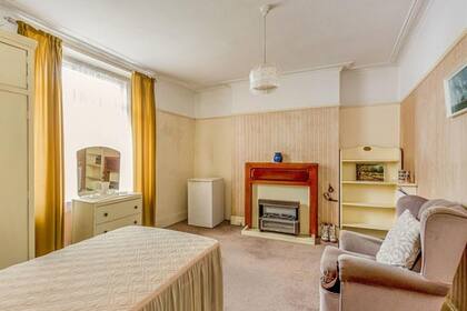 Los vendedores definen a la casa como "carismática y excéntrica" por algunos de los detalles que pueden encontrarse en su interior