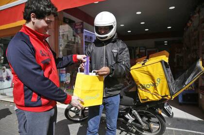 Los venezolanos coparon los servicios de mensajería en bicicleta