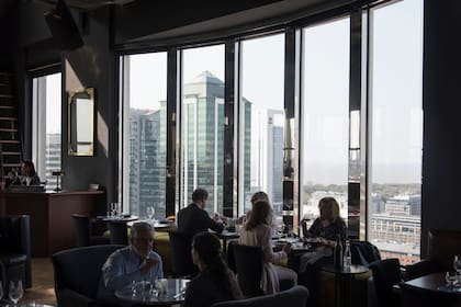 Los ventanales de Trade miran a Puerto Madero