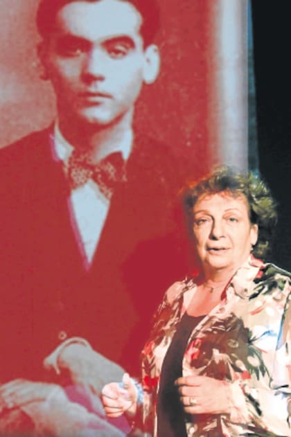 Los textos poético eran los preferidos entre los miles de libros de su padre; con los años protagonizó una obra basada en poemas de Federico García Lorca en un trabajo verdaderamente consagratorio