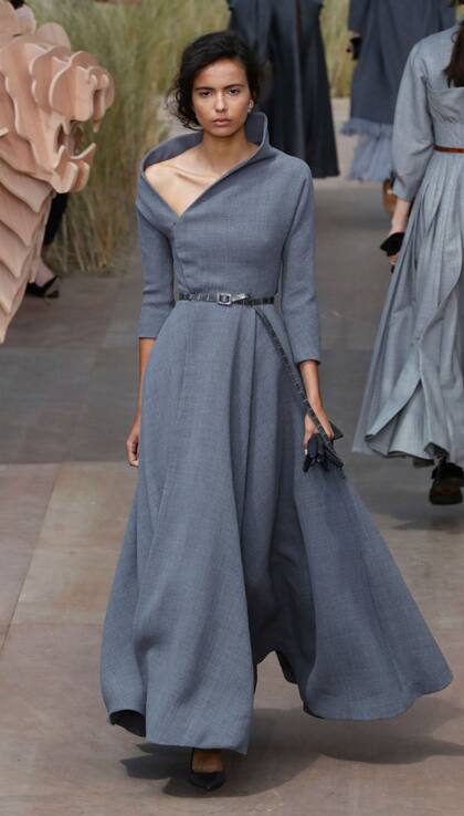 Los vestidos de Dior, de corte racional e impecable factura