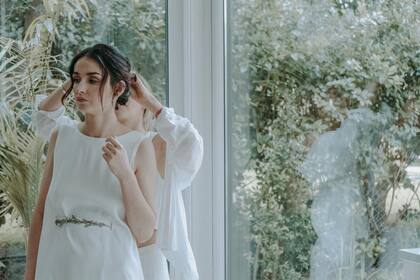 Los vestidos de novia, de quince, madrinas su especialidad. Hoy la marca de Maga Maylin además se amplió a otros públicos y edades. "Los cambios que generó la pandemia nos permitieron eso. Ya no había fiestas y lanzamos una línea urbana".