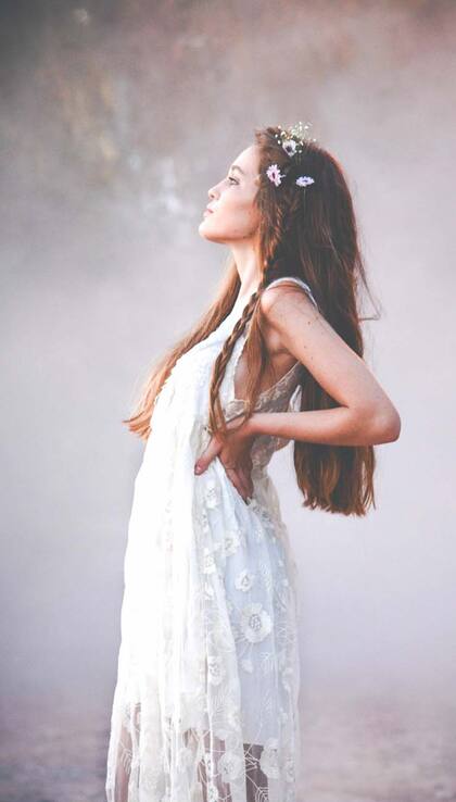 Los vestidos de Sofía Blanco son femeninos, actuales y oníricos