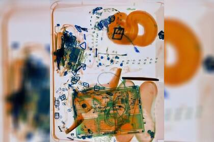 Los viajeros deben revisar antes de ir al aeropuerto qué llevan en su equipaje