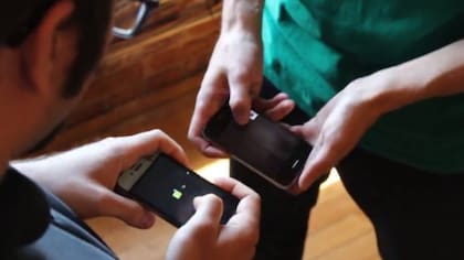 Los videojuegos Bluetooth permiten competir contra otro usuario vía smartphone sin requerir acceso a Internet