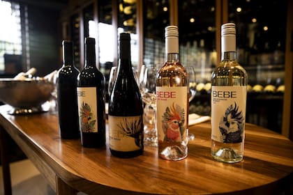 Los vinos con etiquetas ilustradas con Cacatúas