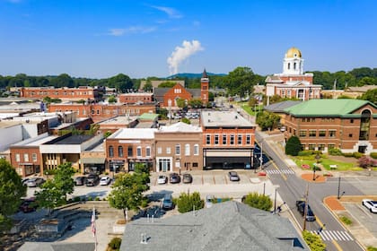 Los visitantes pueden recorrer sus calles y disfrutar de los mercados navideños (Fuente: X)