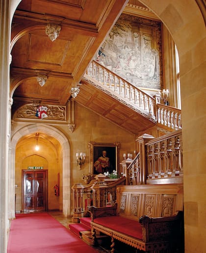 Los visitantes pueden subir por las escaleras de de servicio, que en la serie llevan al comedor y dormitorios del personal, pero que en el castillo conducen a la leñera y al lavadero