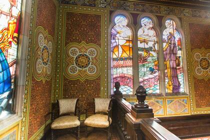 Los vitraux representan el puerto de Venecia y de Ostia