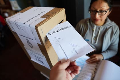 Los votantes definirán el 13 de agosto, en las elecciones Primarias Abiertas Simultáneas y Obligatorias (PASO), qué candidatos a Presidente competirán en las generales del 22 de octubre (La Nacion/Marcelo Aguilar)
