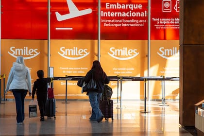 Los vuelos al exterior crecen por el atraso cambiario