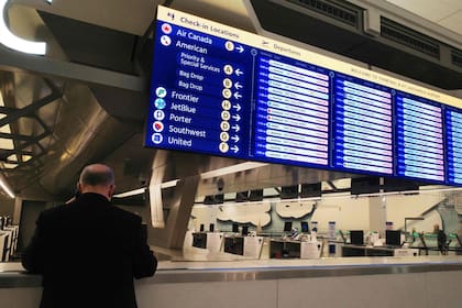 Los vuelos cancelados en el aeropuerto LaGuardia de Nueva York; pasadas las 2 pm (ET) ya se estaban reanudando