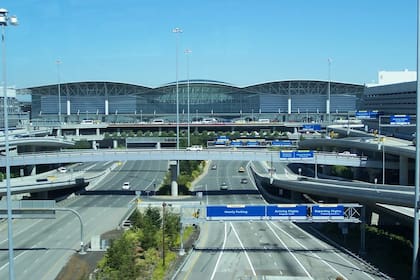 Los vuelos de las aerolíneas Emirates y Qatar Airways que parten desde el Aeropuerto Internacional de San Francisco fueron cancelados