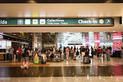 Los vuelos que ofrecía Karyna a Europa solo salían desde Ezeiza y tenían que pasar por Madrid