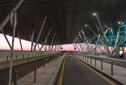 Los vuelos se derivarán a los aeropuertos de Alvedro (A Coruña) o el de Vigo