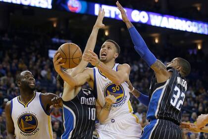 Los Warriors de Curry siguen imbatibles