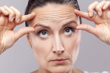 Los xantomas son crecimientos amarillos que se pueden ubicar cerca o en los párpados de los ojos y pueden ser planos o ligeramente elevados