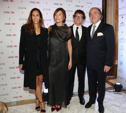 Los Zaldivar junto con Gabriel Martino, Presidente de HSBC y su mujer Florencia