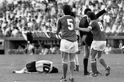 Lothar Matthäus (16 de diciembre de 1987): en el desquite de la final de México 86, la Argentina le volvió a ganar a Alemania en la cancha de Vélez; fue 1 a 0 con gol de Burruchaga; con Maradona en el piso, el capitán alemán le protesta al brasileño Arnaldo Coelho