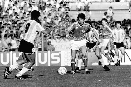 Lothar Matthäus en acción en la cancha de Vélez; en 1987, Alemania jugó en un amistoso la revancha del Mundial de 1986; la Argentina se impuso por 1 a 0 con gol de Burruchaga; la historia iba a cambiar en Italia 90