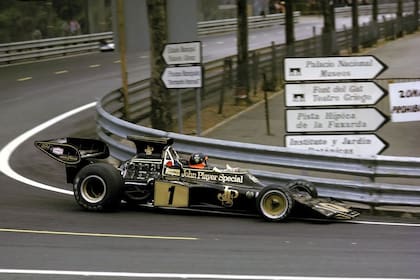 Lotus 72, un modelo que revolucionó la Fórmula 1 en los años 70; Emerson Fittipaldi maneja en el Gran Premio de España, una de las cinco carreras que ganó en 1972 para consagrarse campeón