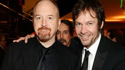 Louis C.K. junto a su mánager Dave Becky