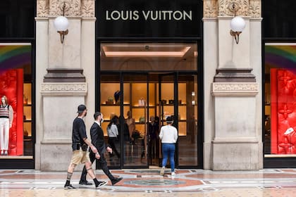 Las falsificaciones que más se venden son aquellas de marcas como: Christian Dior, Gucci, Louis Vuitton, Yves Saint Laurent, Hermès y Rolex.
