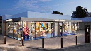 Louis Vuitton 'se traslada' temporalmente desde su sede central en Champes Elysées a disfrutar de la brisa marina del mar Mediterráneo en un marco incomparable: su nueva tienda en Ibiza